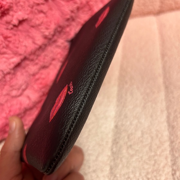 NEW Coach Corner Zip Wristlet  Black/LM Multi LIPS PRINT - Picture 5 of 12